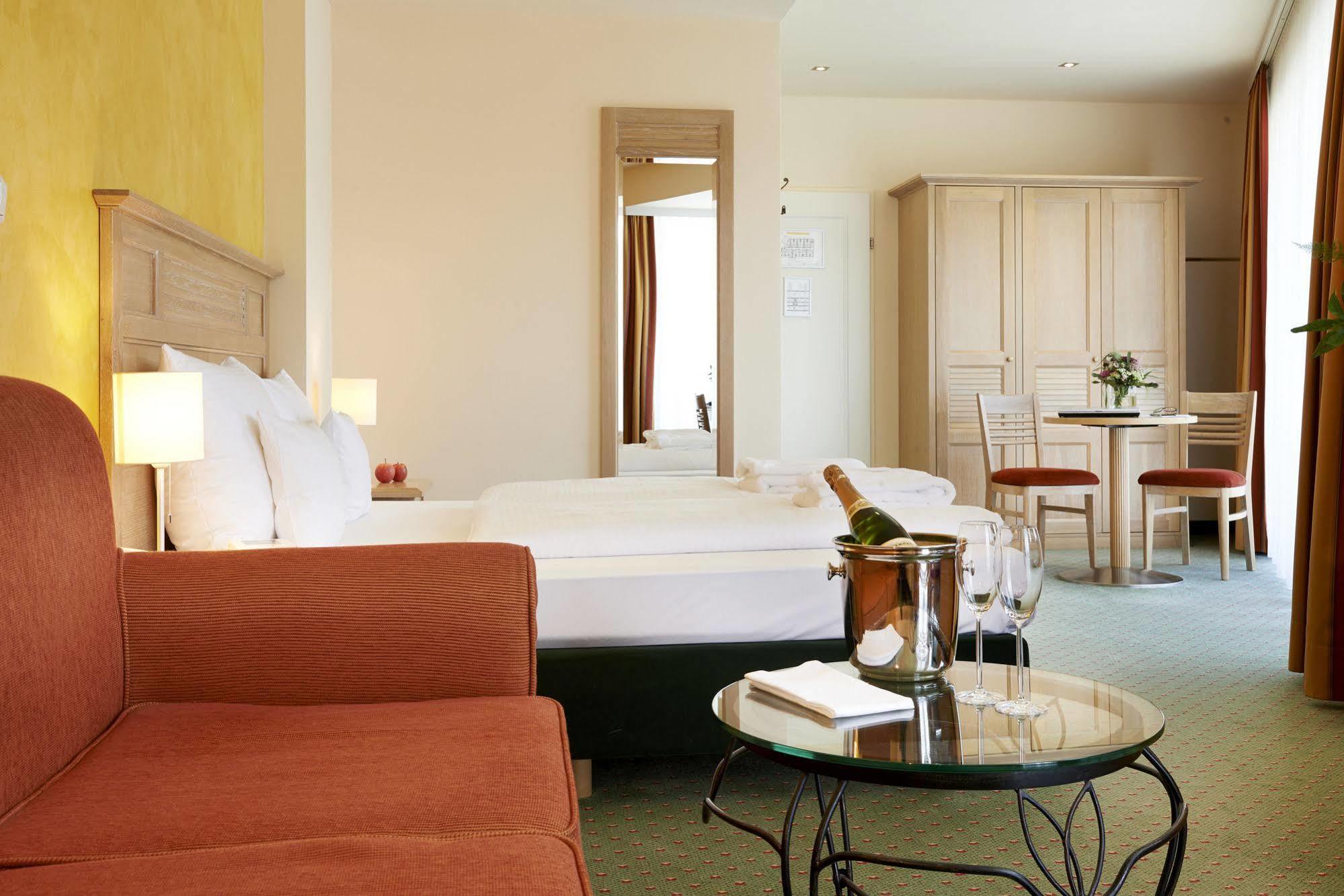 Das Hotel Eden - Das Aktiv- & Wohlfuehlhotel In Tirol Auf 1200M Hoehe Зефельд-ін-Тіроль Екстер'єр фото